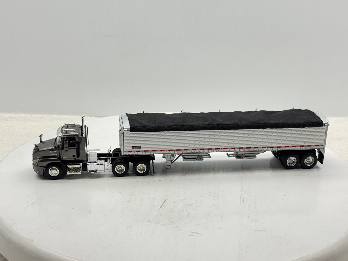 1/64 Mack Anthem Grey