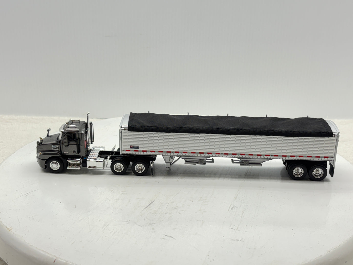 1/64 Mack Anthem Grey