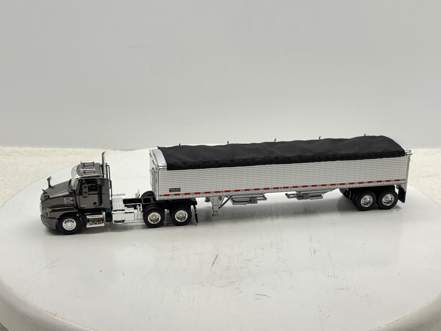 1/64 Mack Anthem Grey