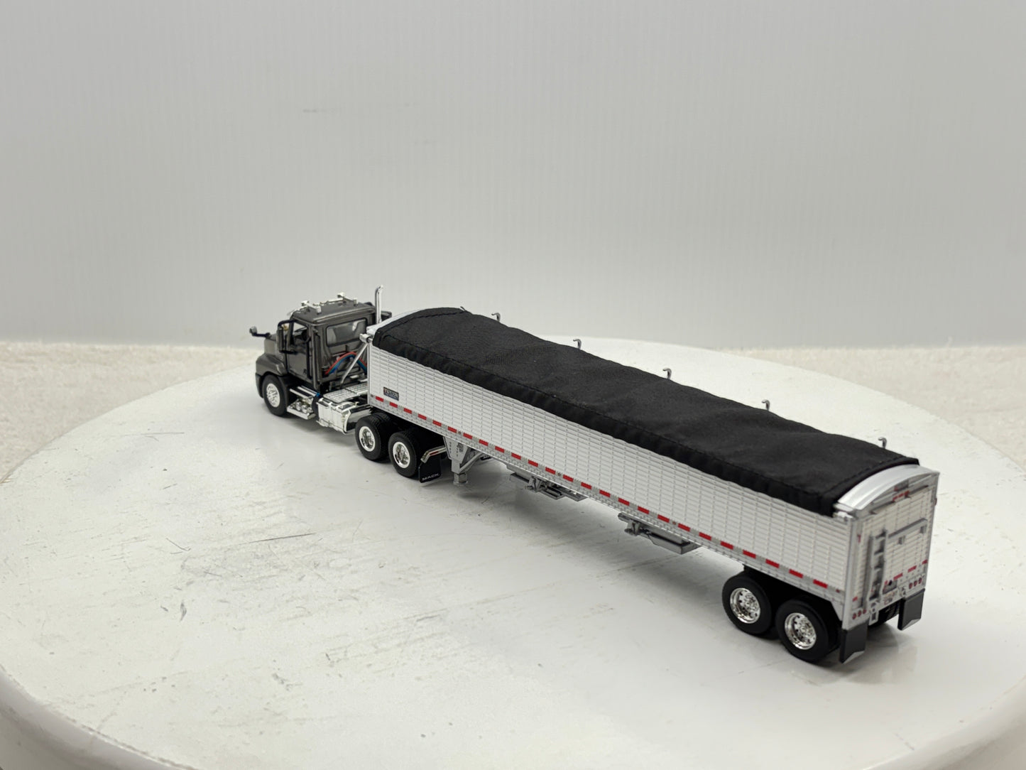 1/64 Mack Anthem Grey