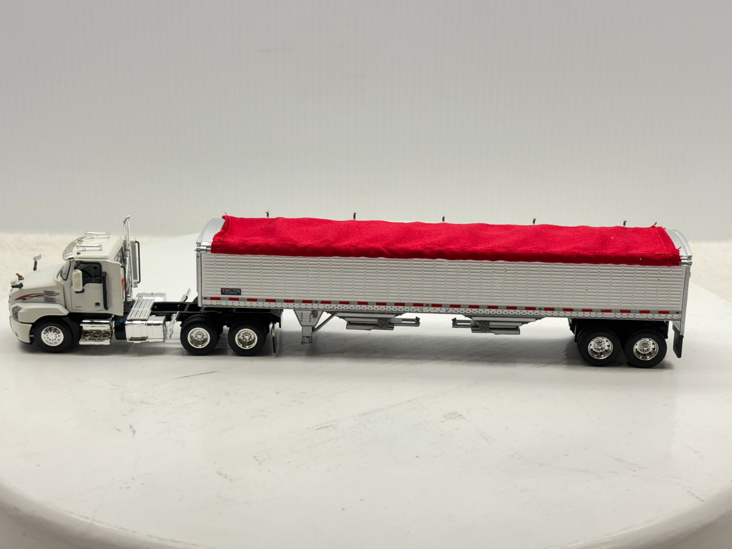 1/64 Mack Anthem White & Red