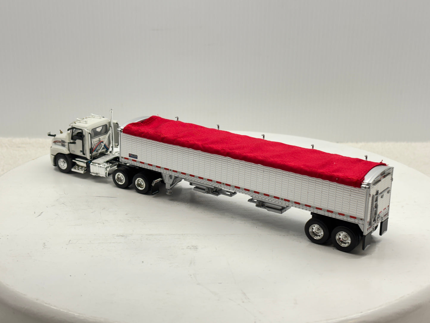 1/64 Mack Anthem White & Red