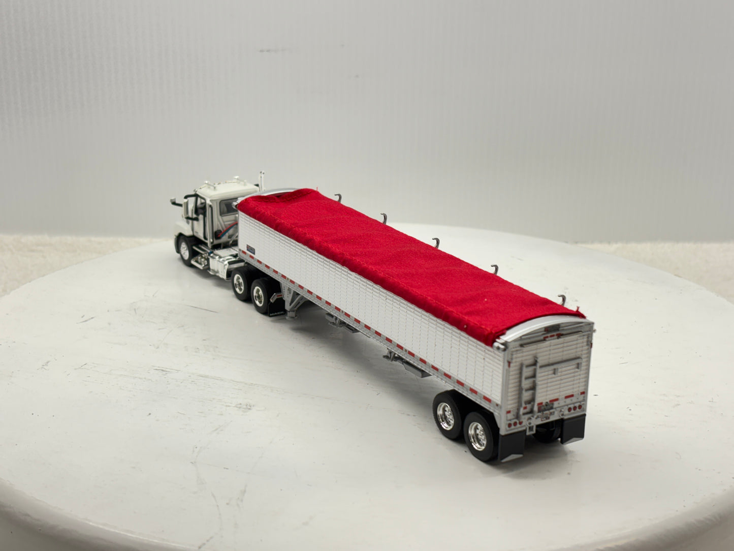 1/64 Mack Anthem White & Red