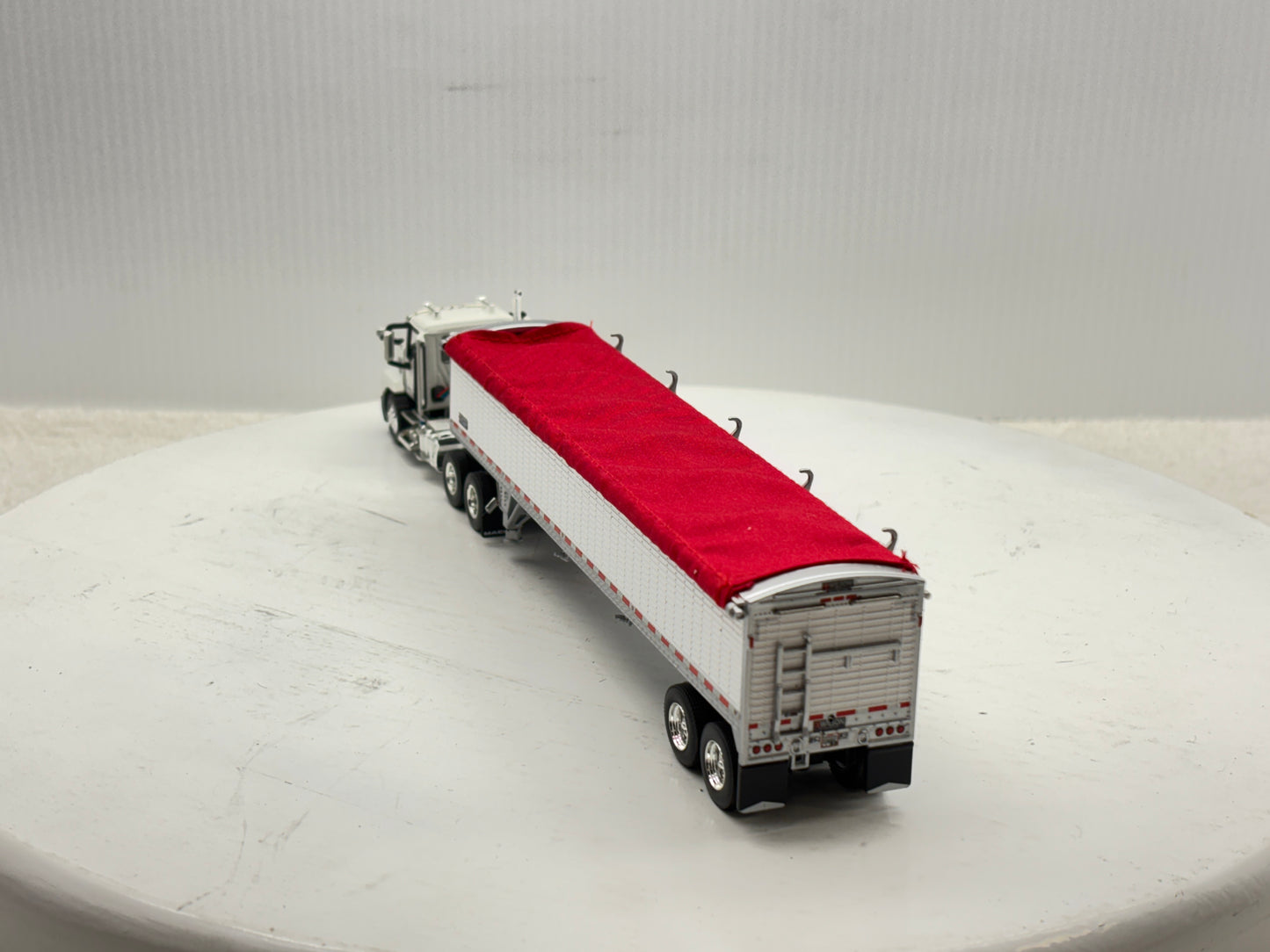 1/64 Mack Anthem White & Red