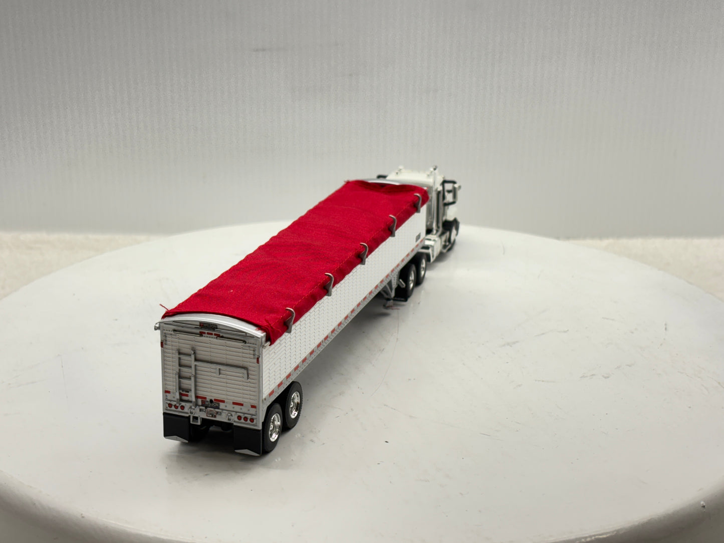 1/64 Mack Anthem White & Red