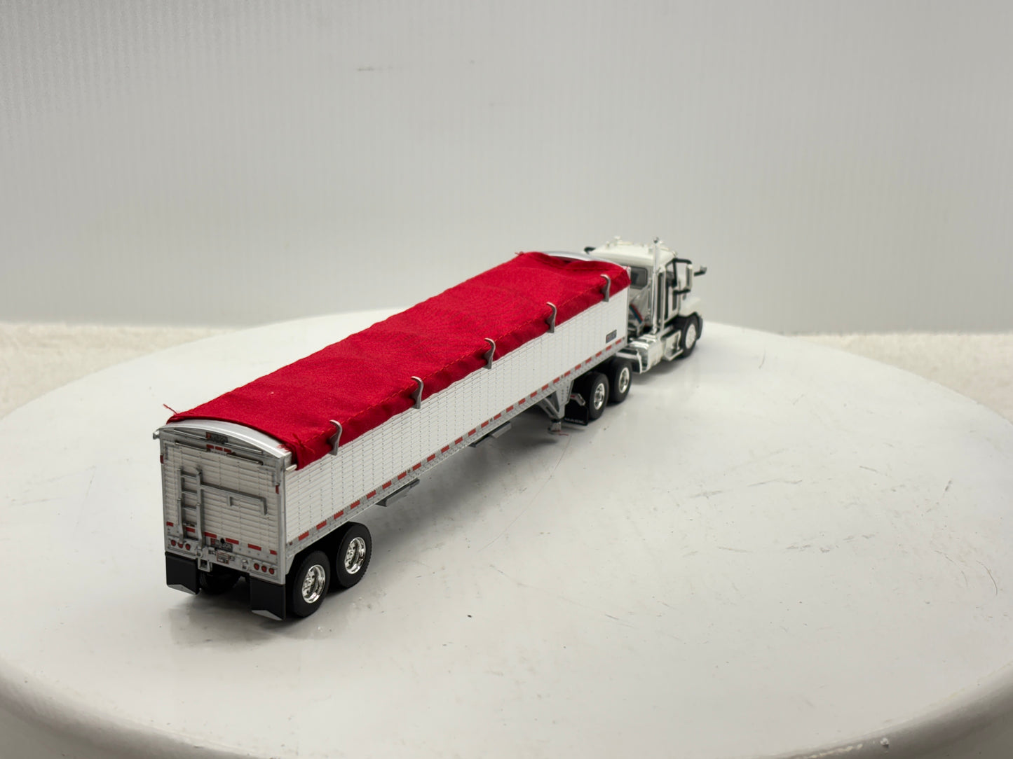 1/64 Mack Anthem White & Red