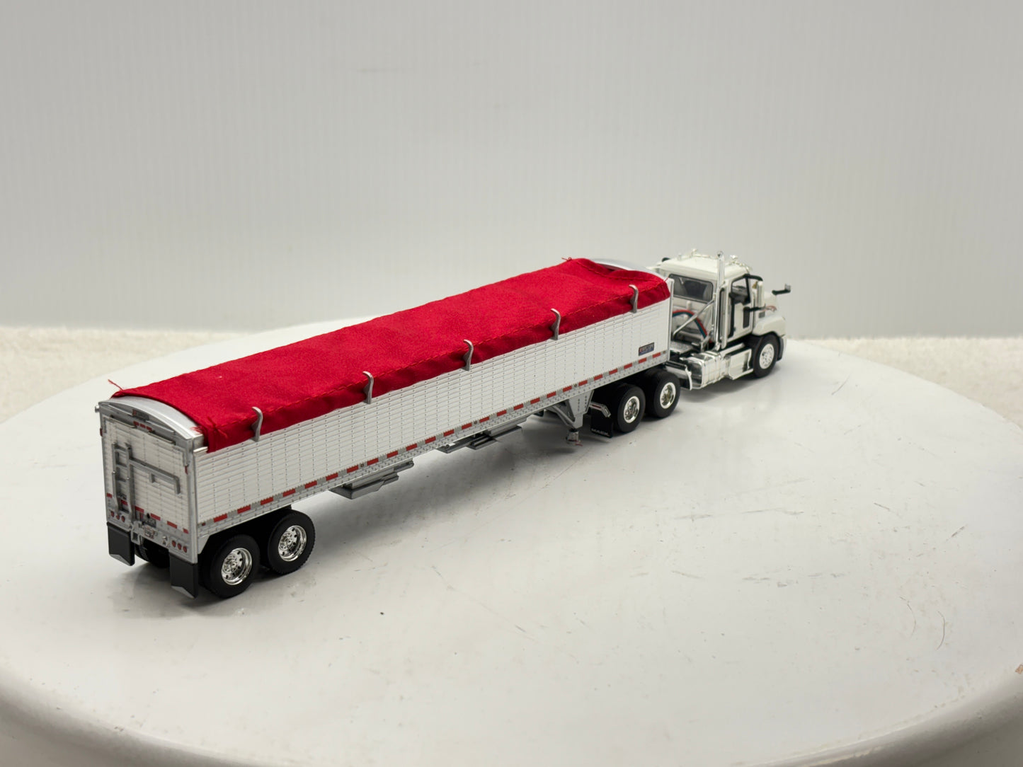 1/64 Mack Anthem White & Red