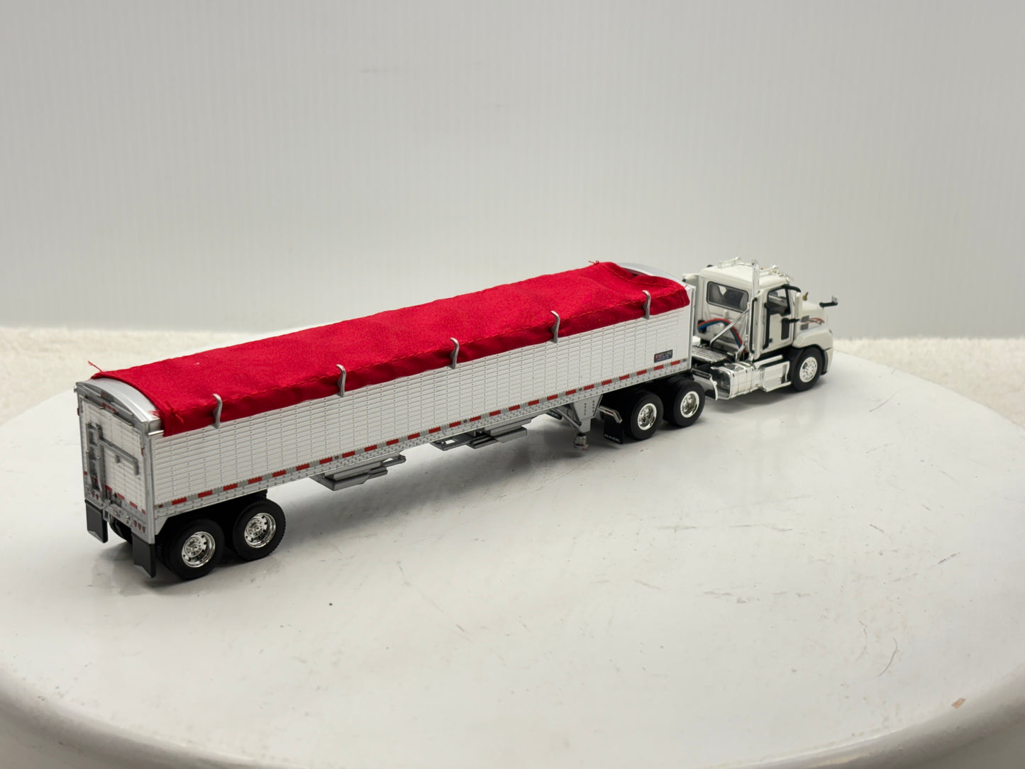 1/64 Mack Anthem White & Red