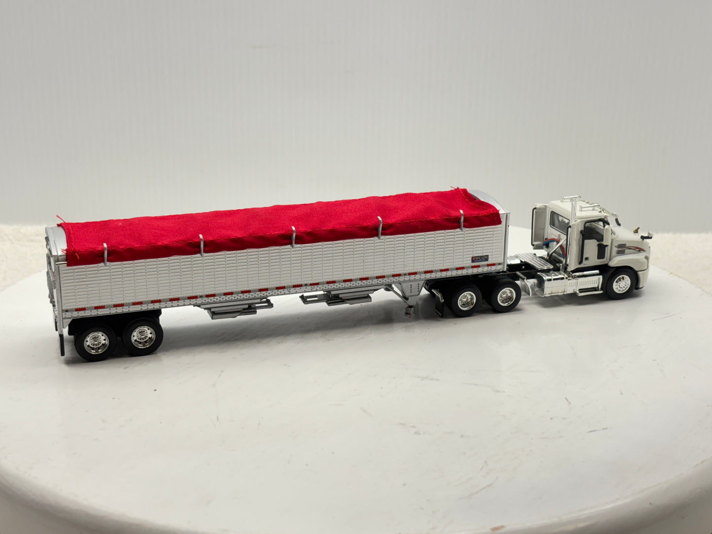 1/64 Mack Anthem White & Red