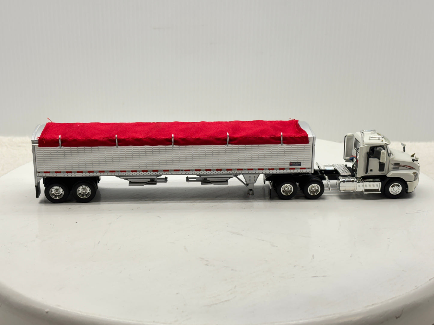 1/64 Mack Anthem White & Red