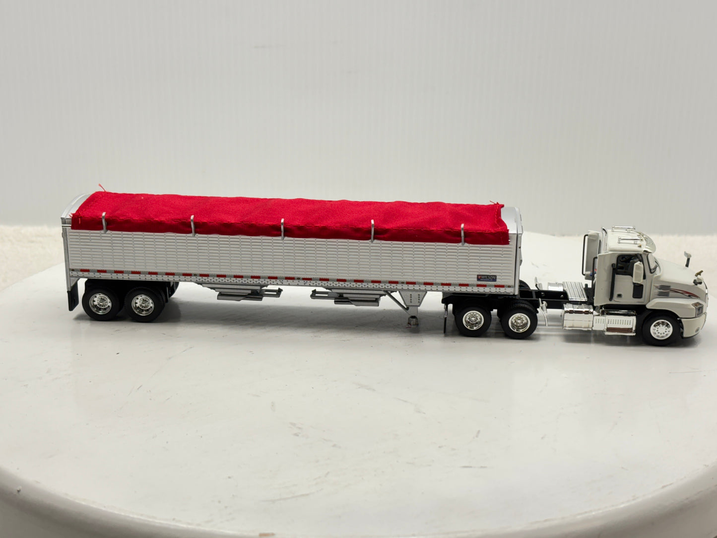 1/64 Mack Anthem White & Red