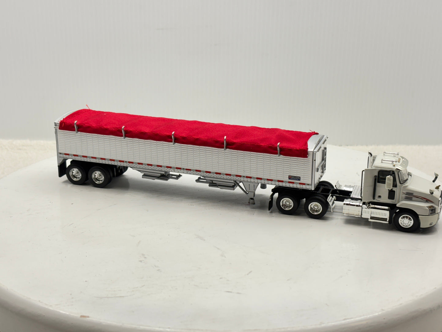 1/64 Mack Anthem White & Red