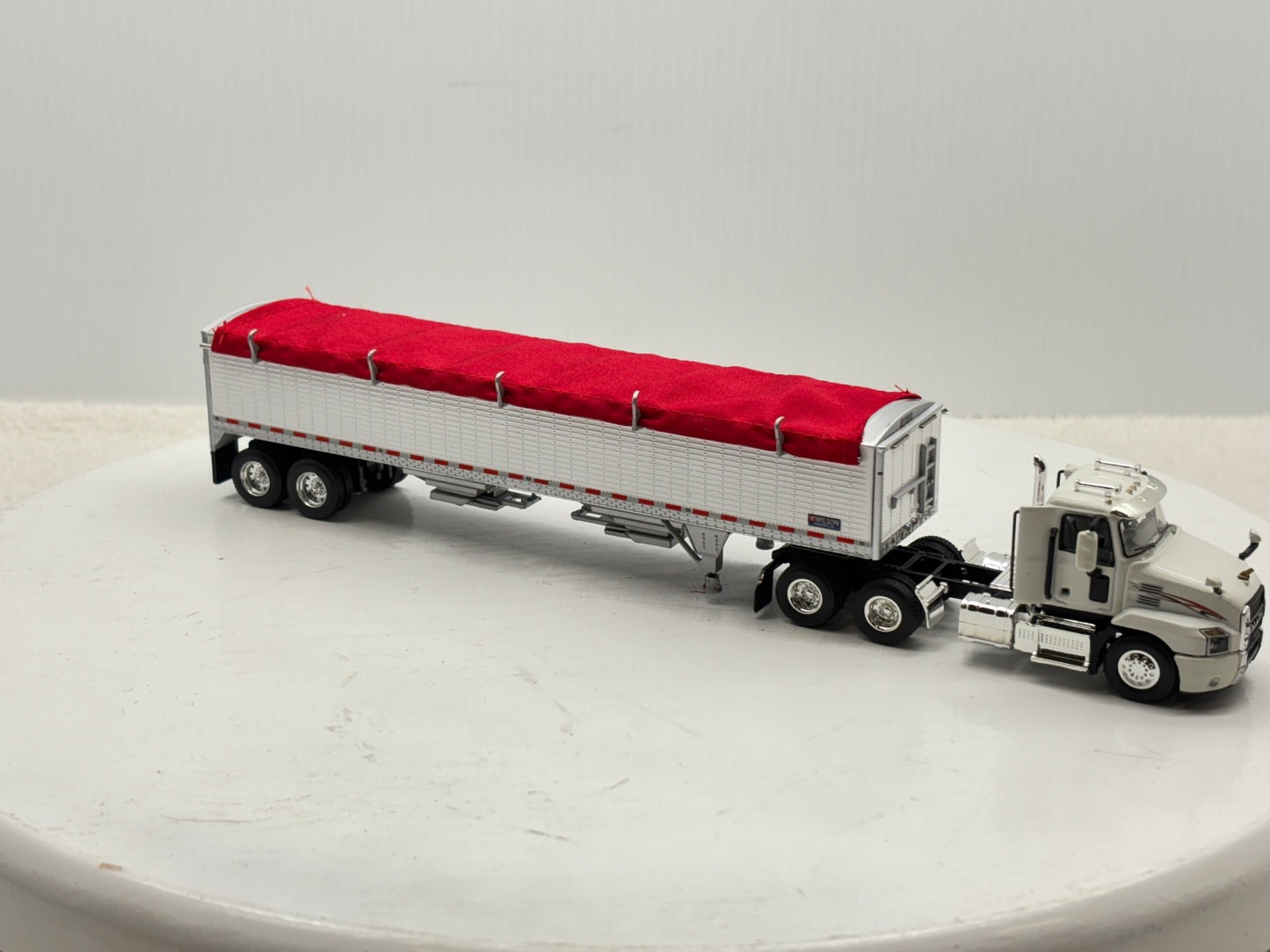 1/64 Mack Anthem White & Red