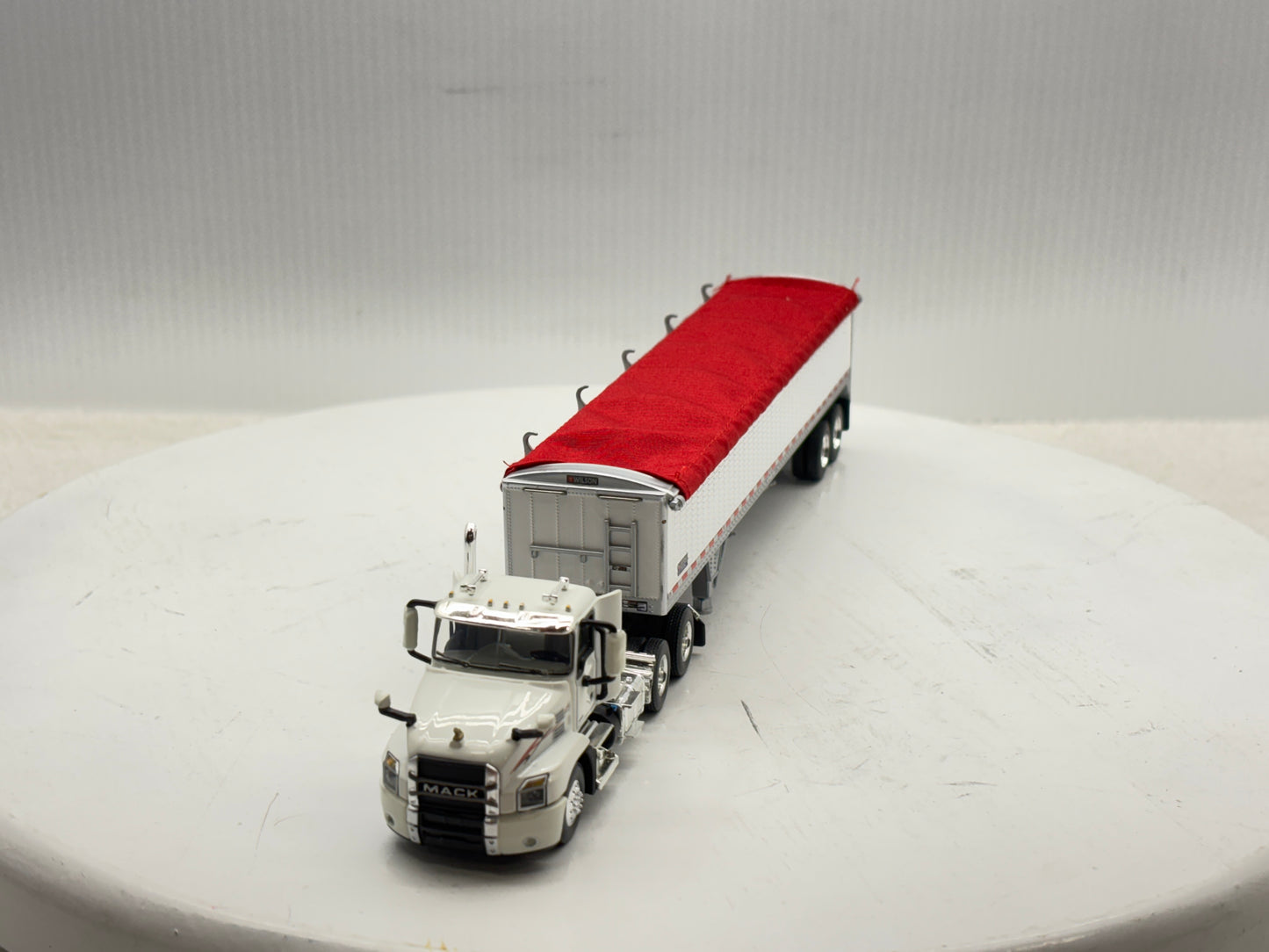 1/64 Mack Anthem White & Red