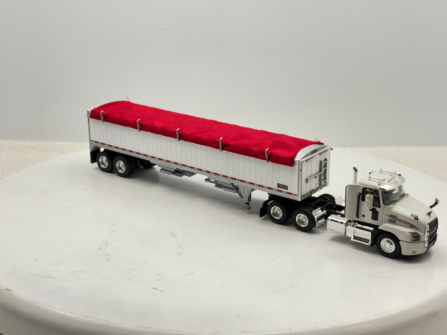 1/64 Mack Anthem White & Red