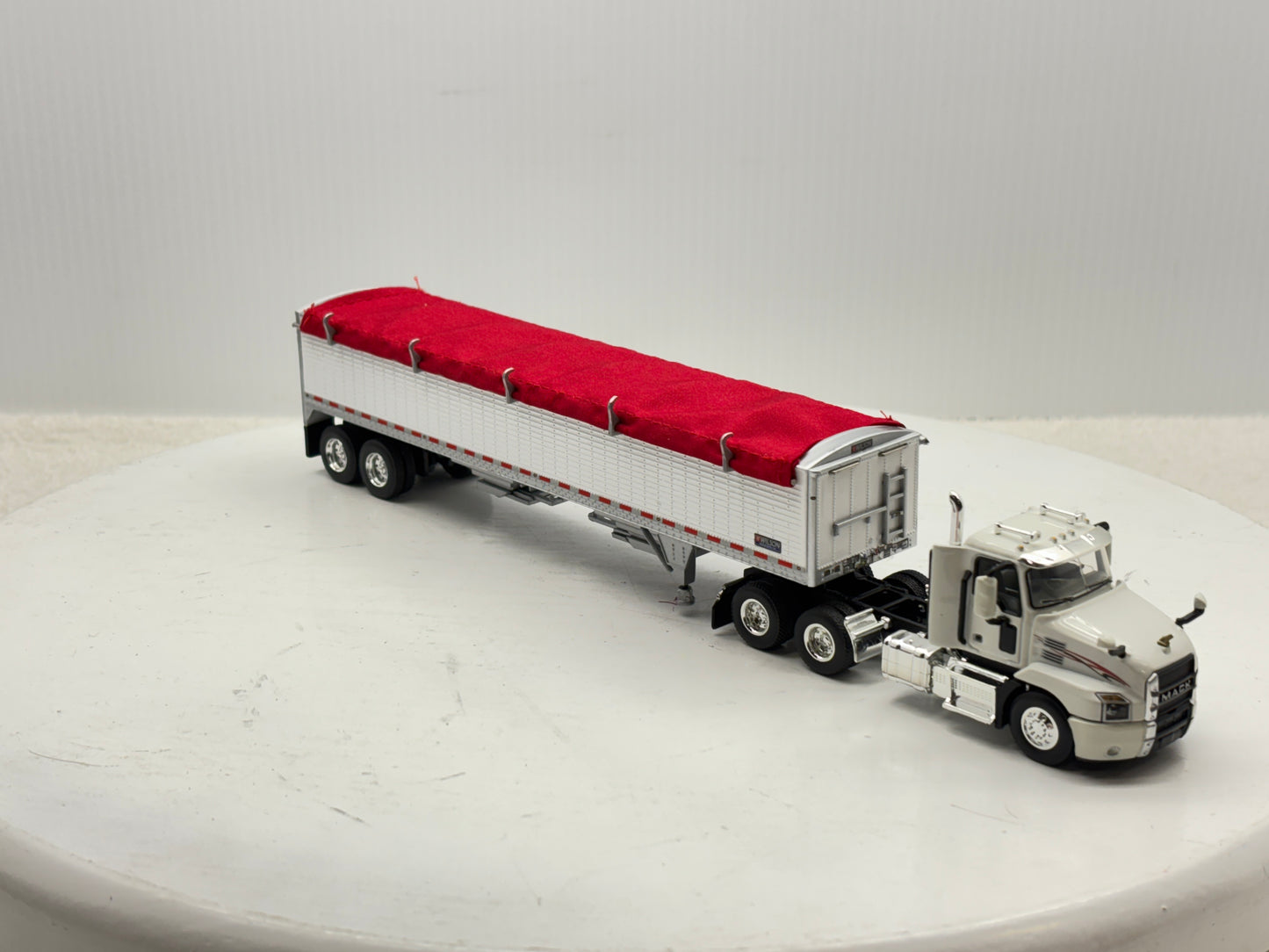 1/64 Mack Anthem White & Red