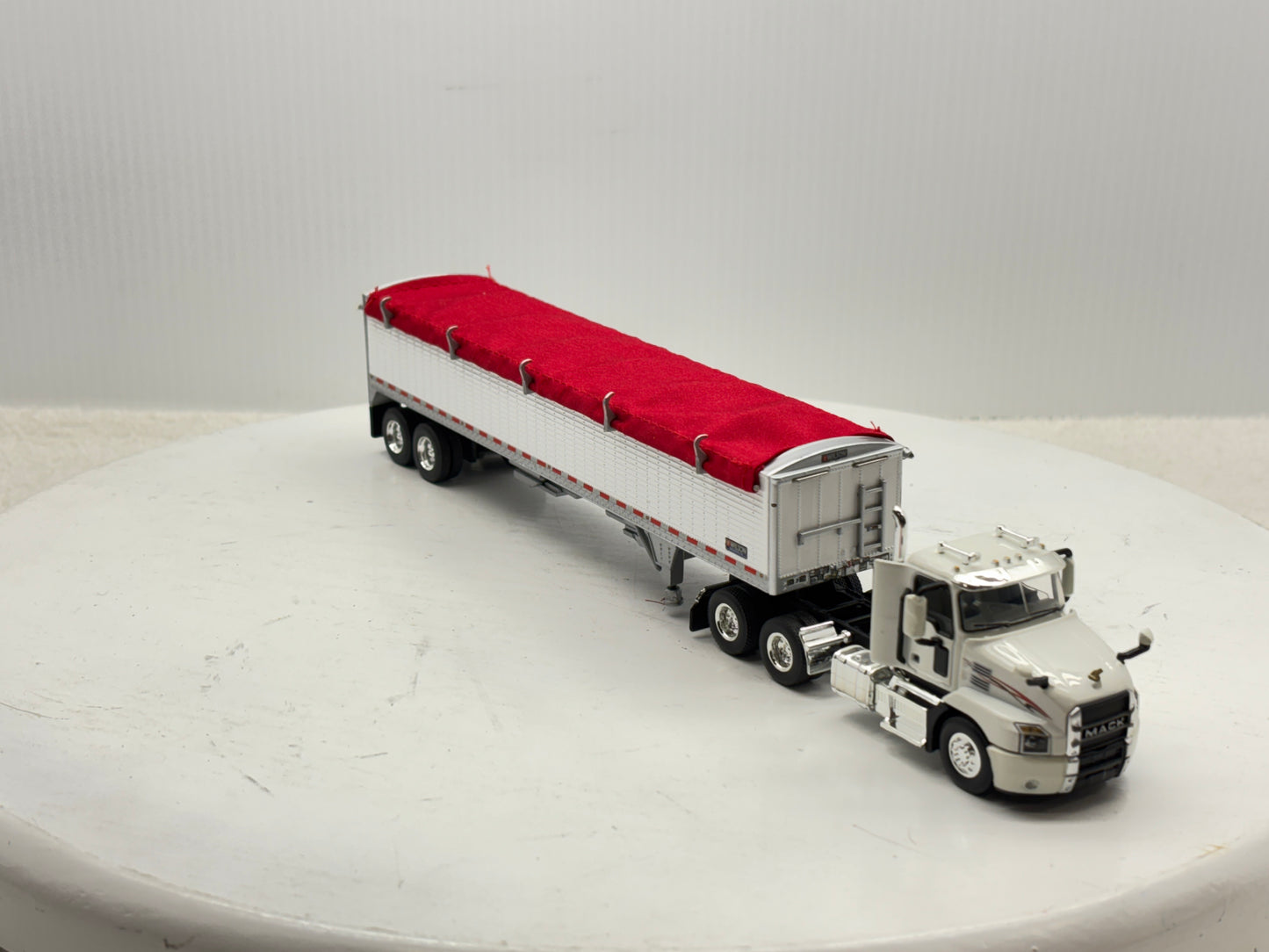 1/64 Mack Anthem White & Red