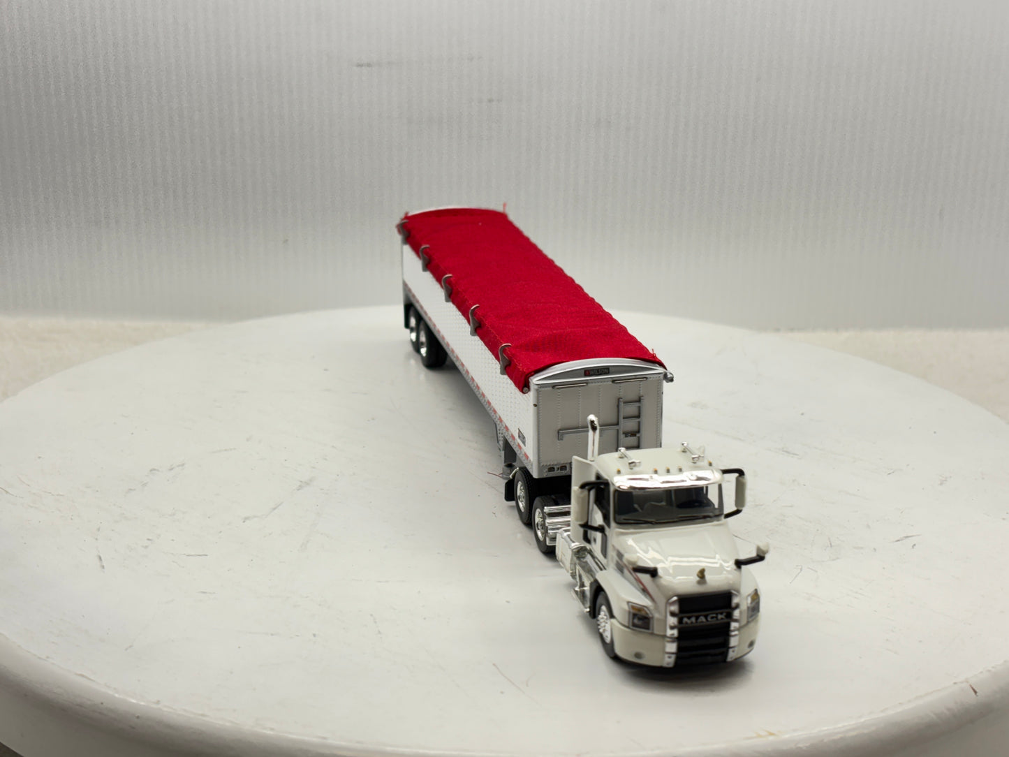 1/64 Mack Anthem White & Red