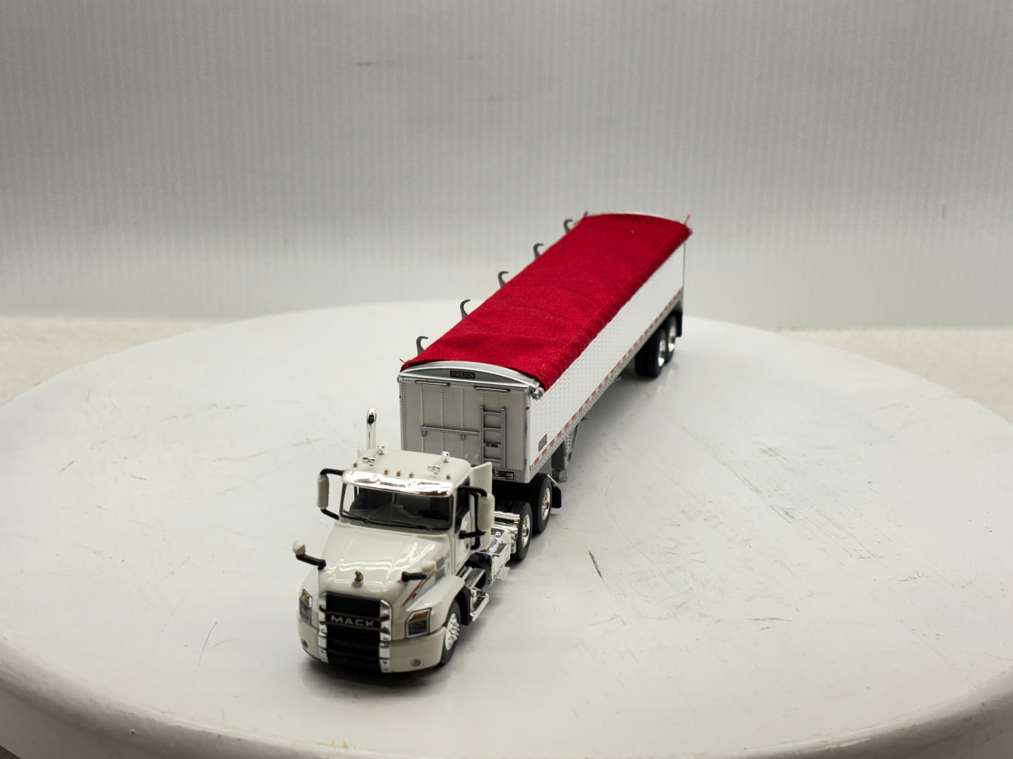 1/64 Mack Anthem White & Red