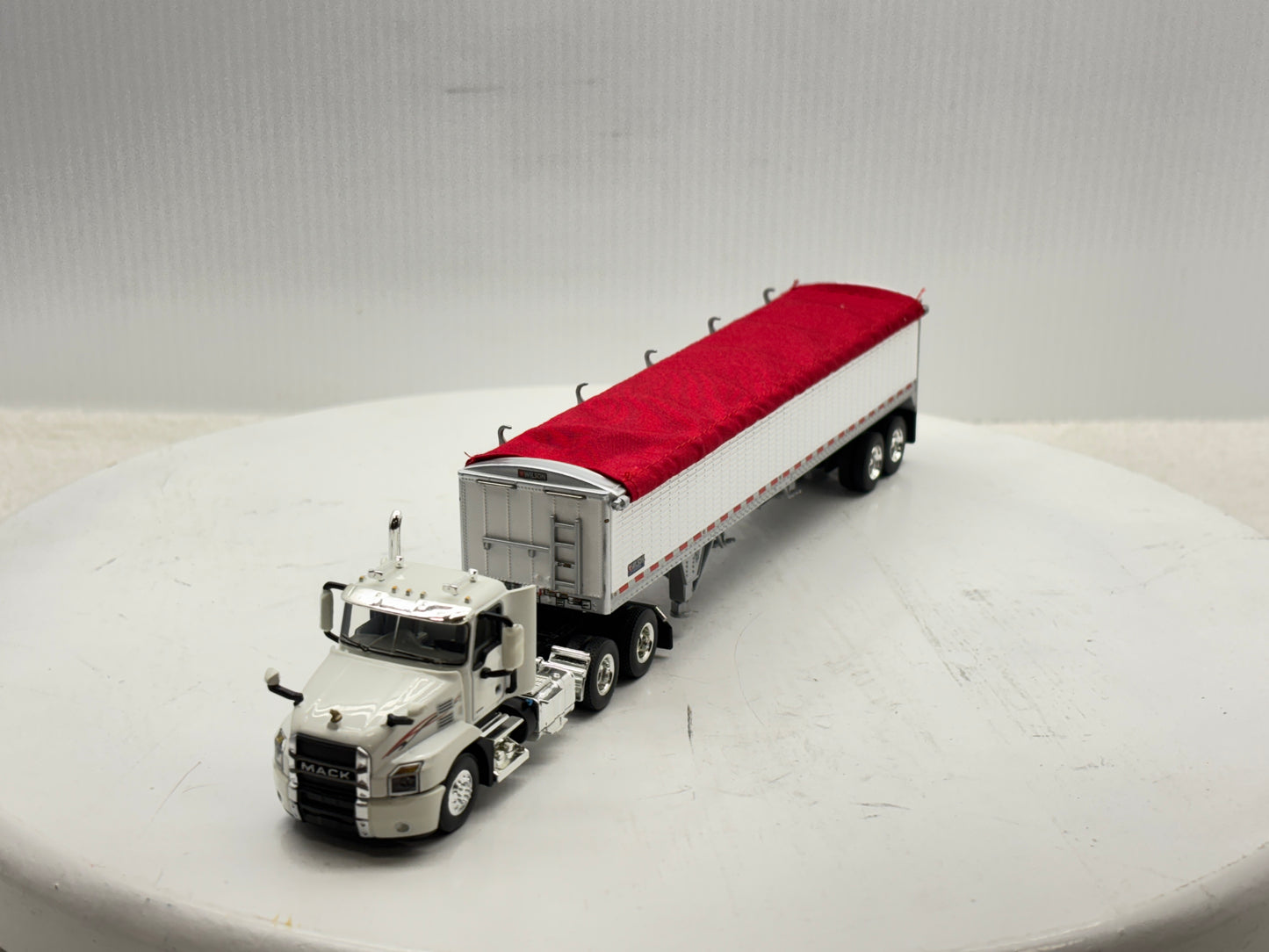1/64 Mack Anthem White & Red