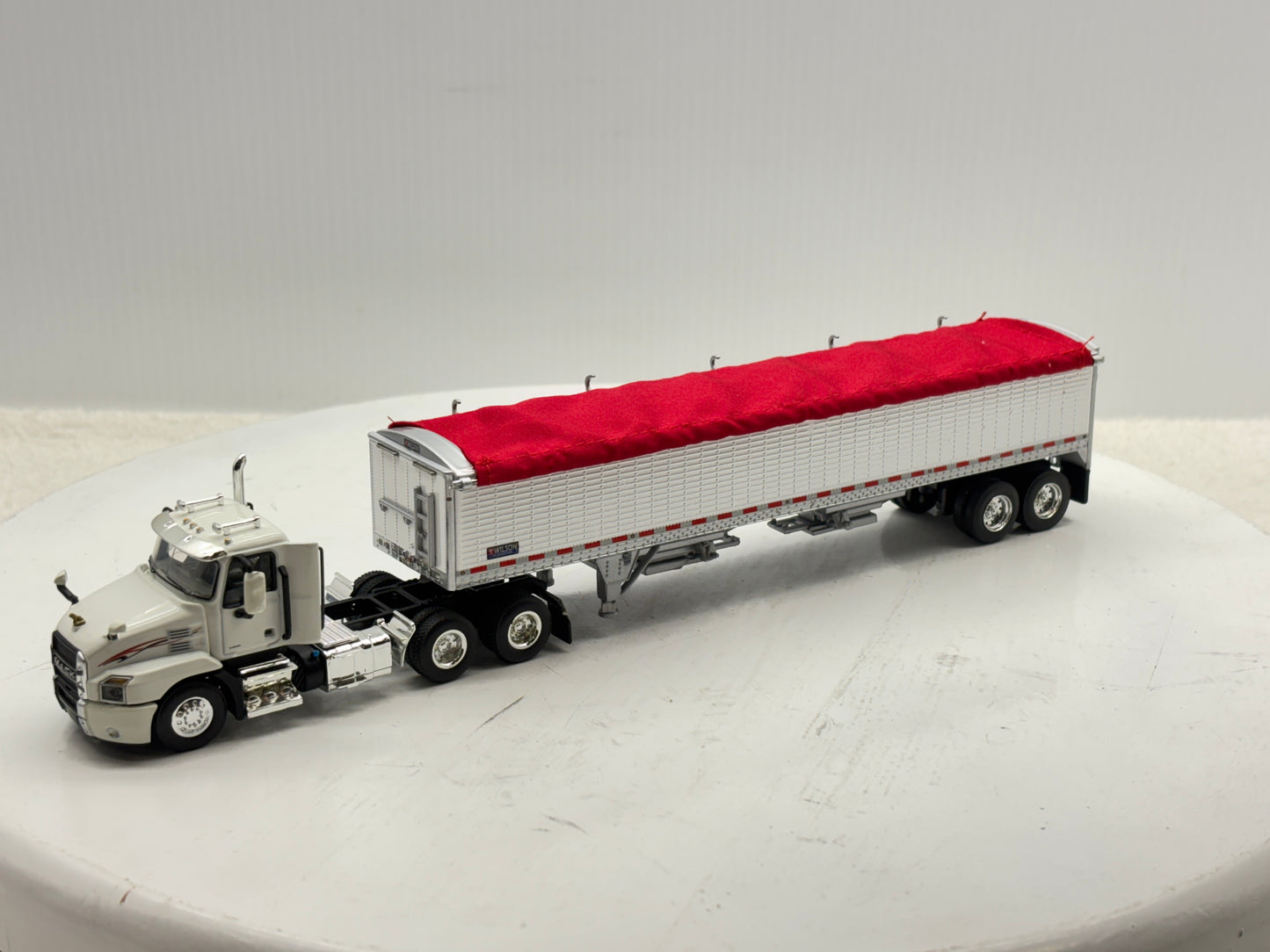 1/64 Mack Anthem White & Red