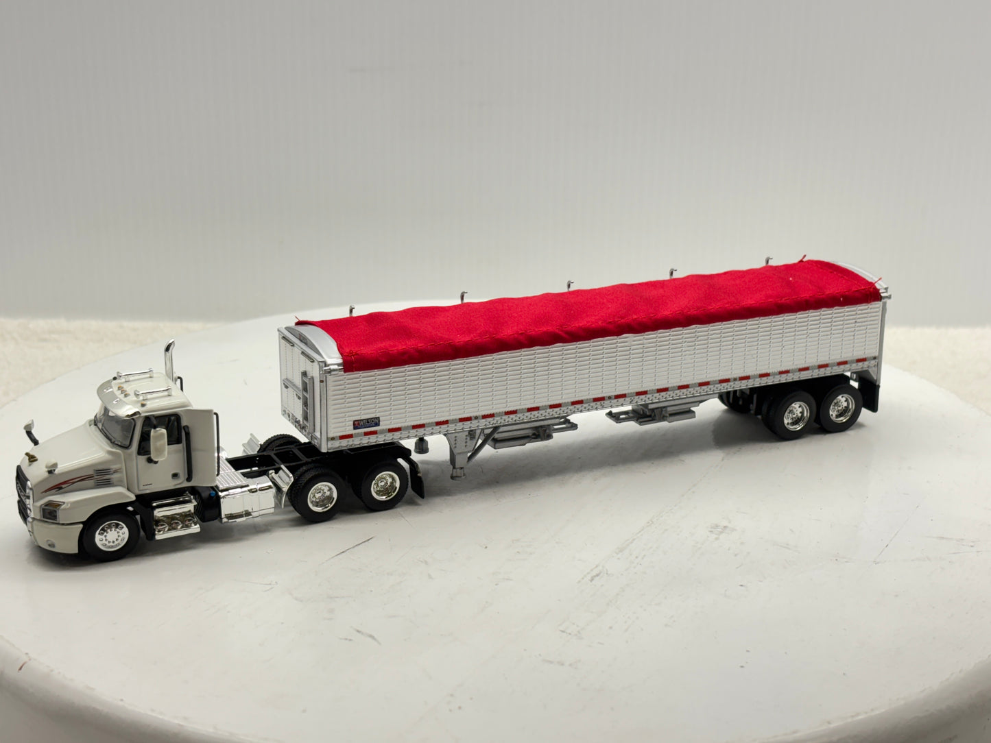 1/64 Mack Anthem White & Red