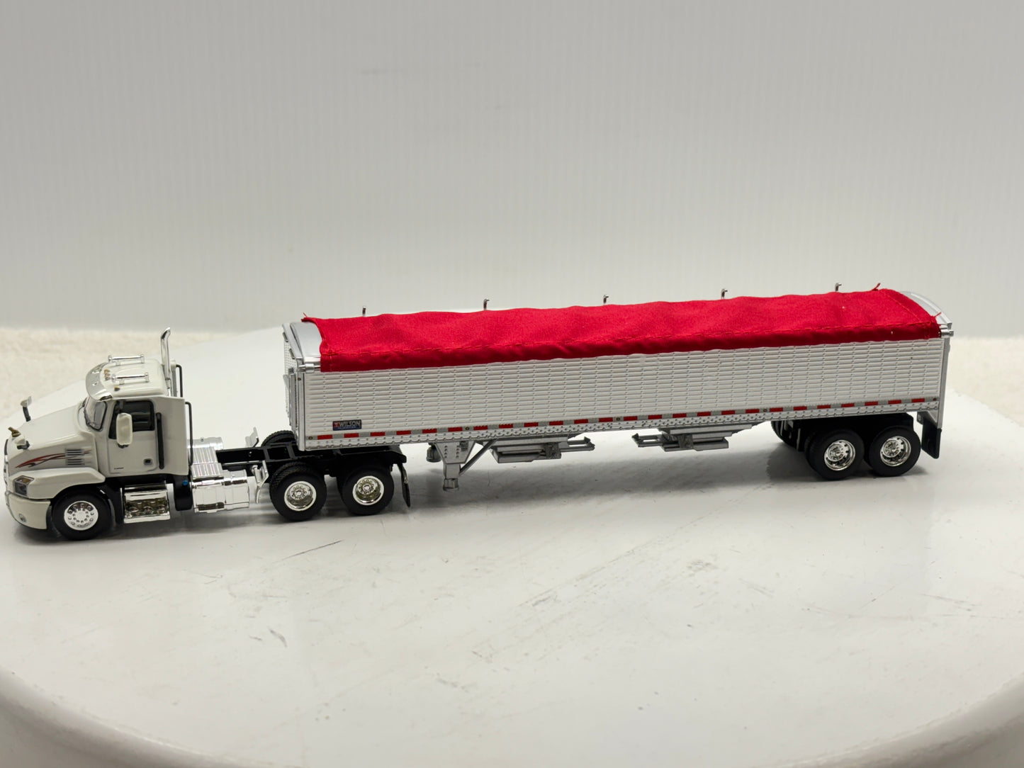 1/64 Mack Anthem White & Red