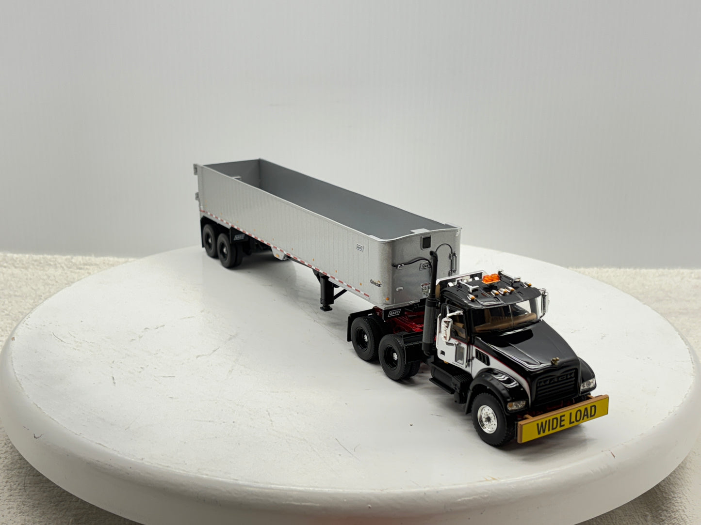 1/50 Mack Granite MP (Silver-Black)