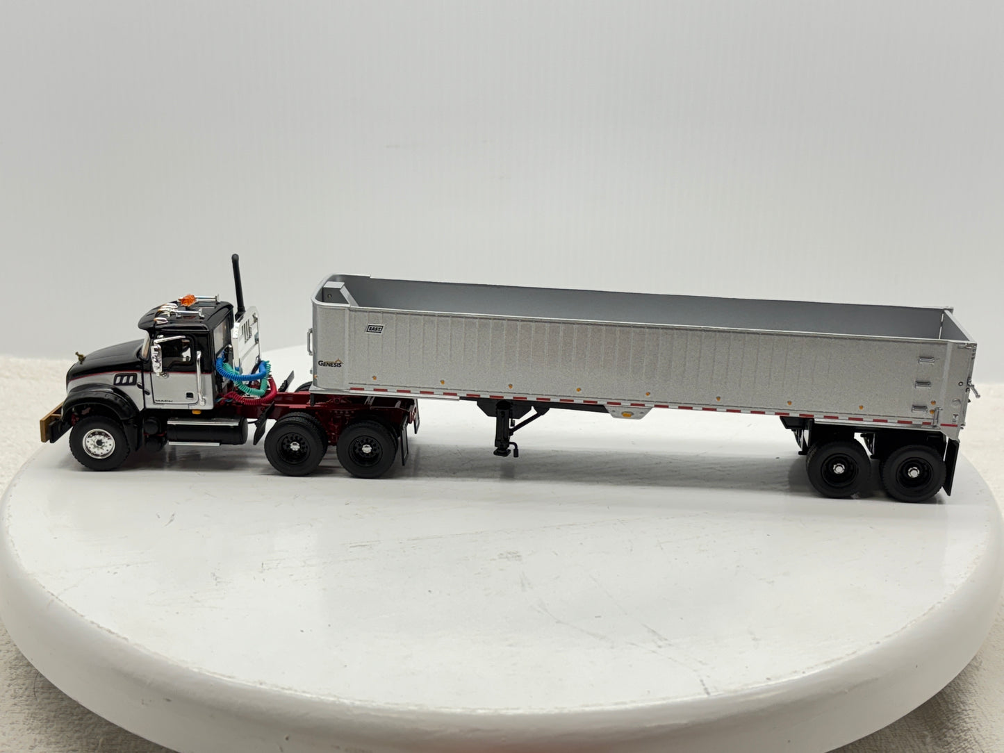 1/50 Mack Granite MP (Silver-Black)
