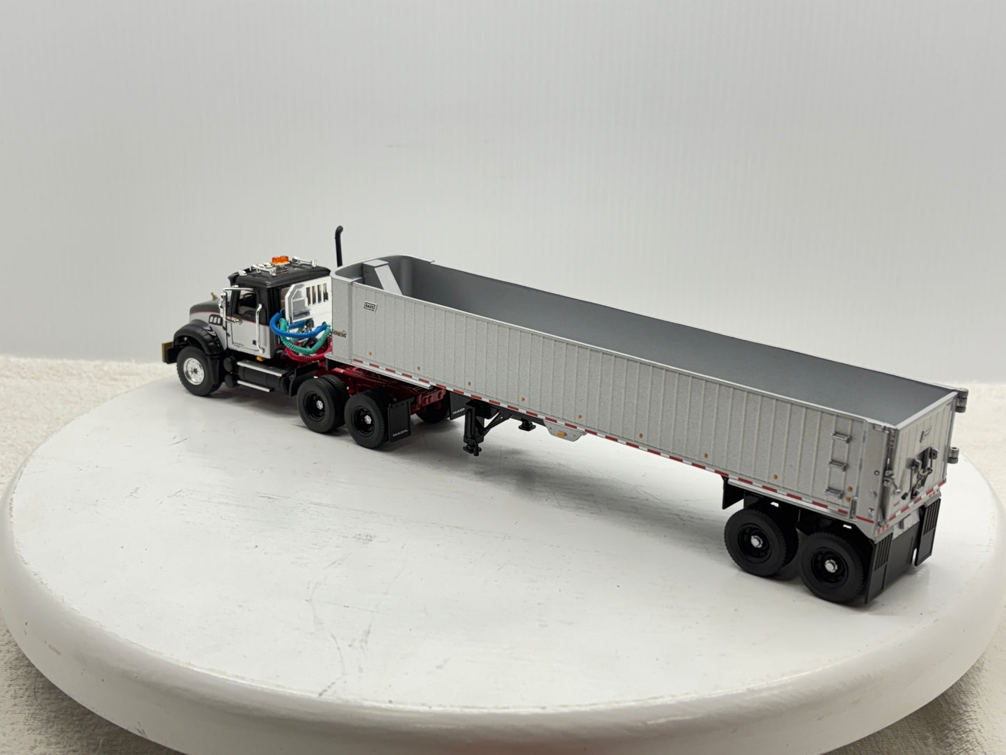 1/50 Mack Granite MP (Silver-Black)