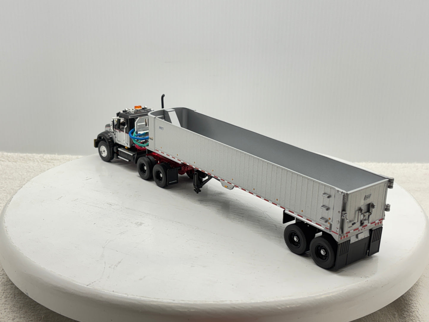 1/50 Mack Granite MP (Silver-Black)