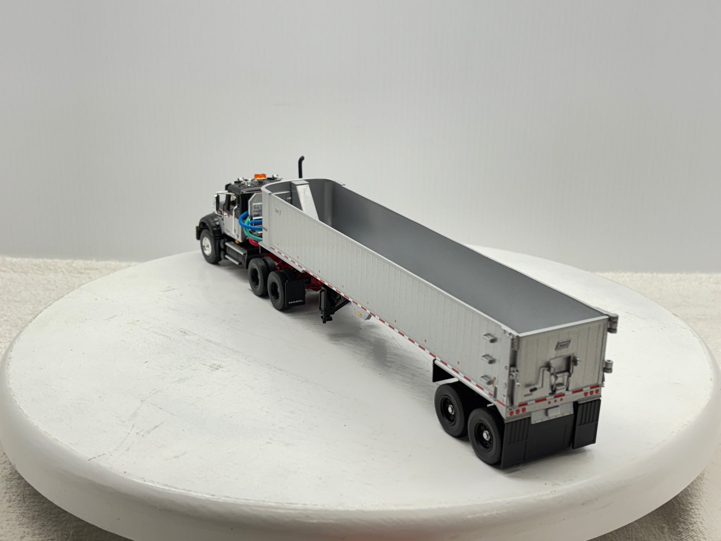 1/50 Mack Granite MP (Silver-Black)