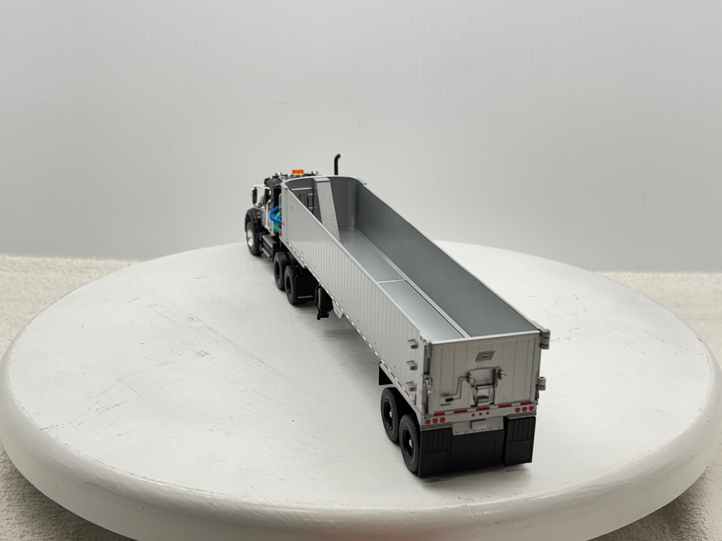 1/50 Mack Granite MP (Silver-Black)
