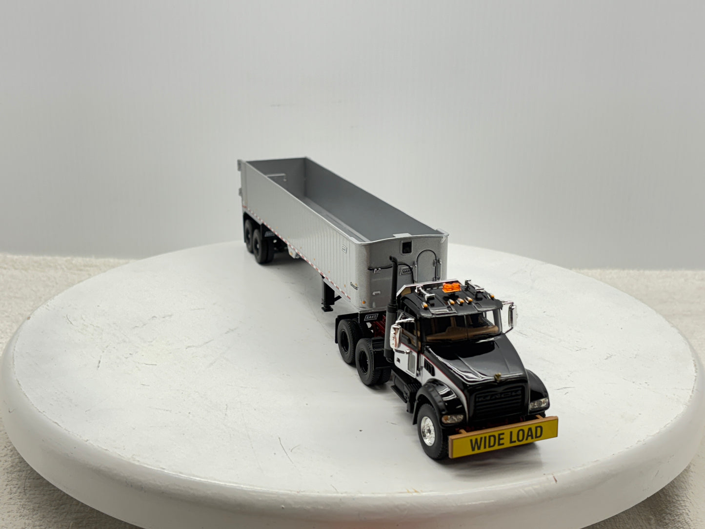 1/50 Mack Granite MP (Silver-Black)
