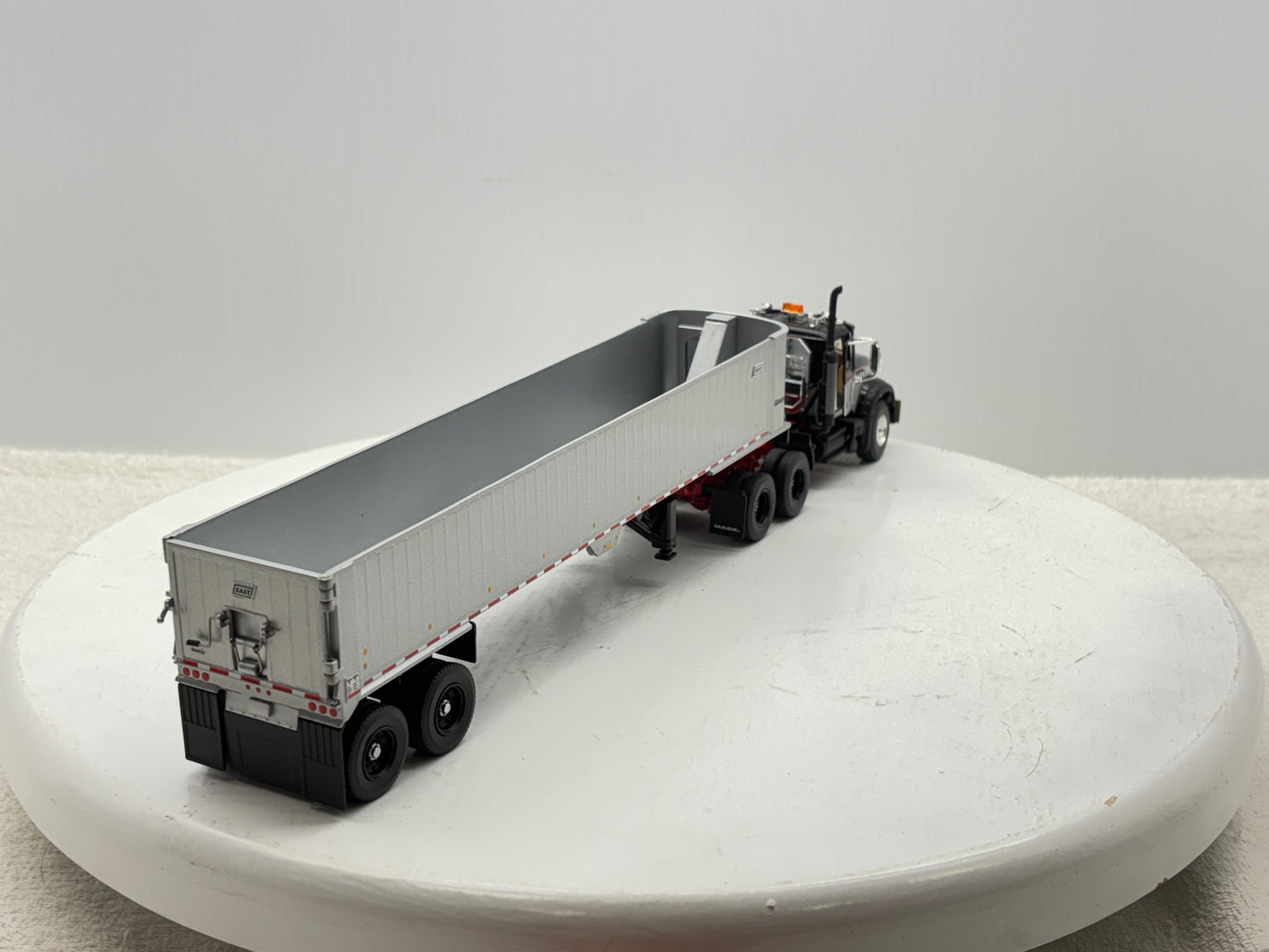 1/50 Mack Granite MP (Silver-Black)
