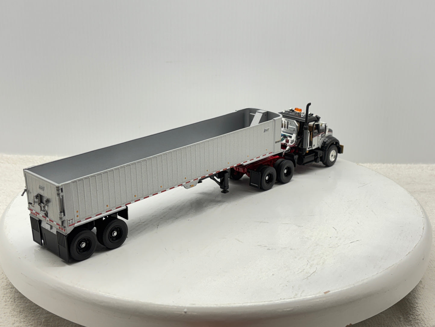 1/50 Mack Granite MP (Silver-Black)