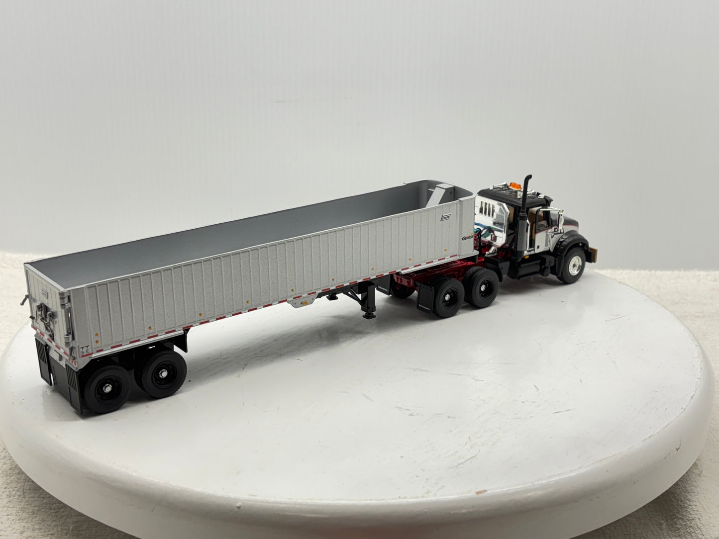 1/50 Mack Granite MP (Silver-Black)