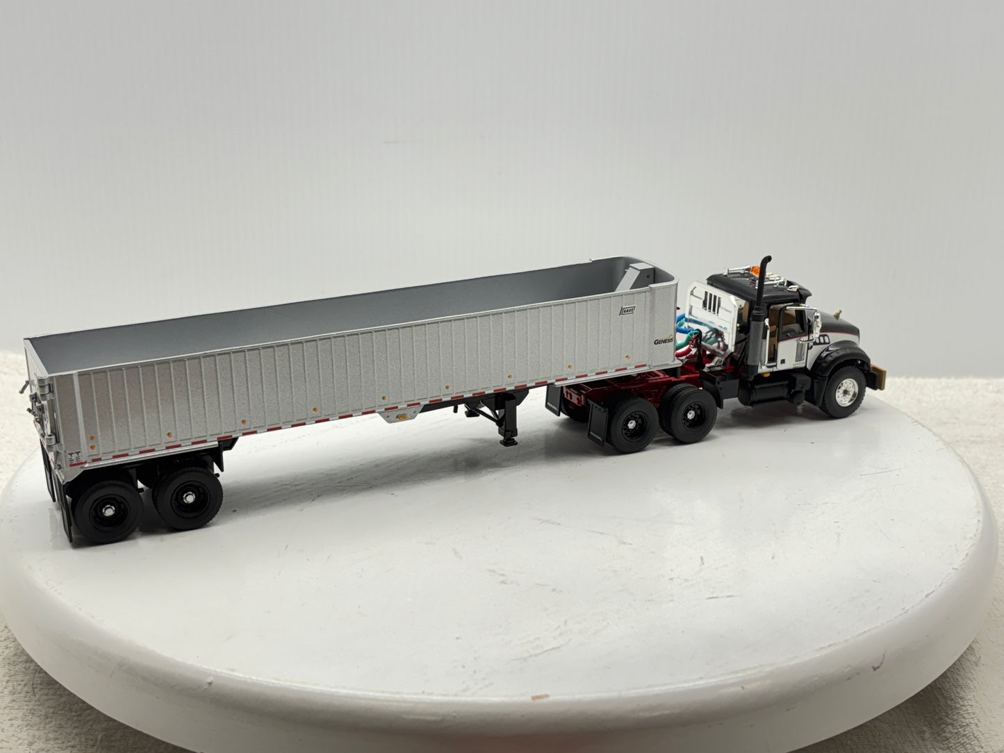 1/50 Mack Granite MP (Silver-Black)