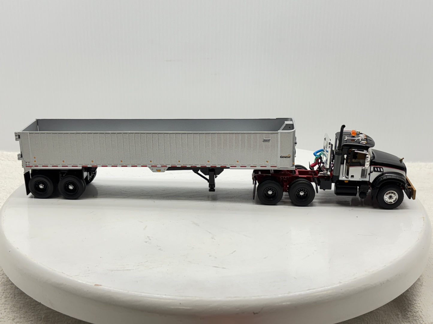 1/50 Mack Granite MP (Silver-Black)