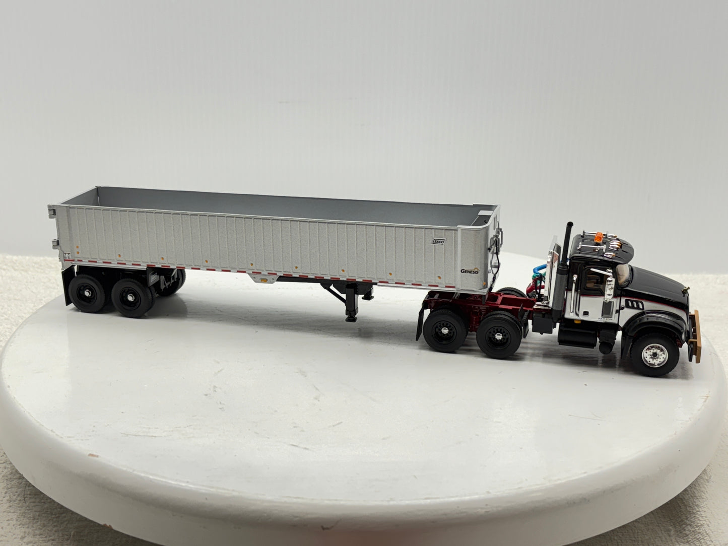 1/50 Mack Granite MP (Silver-Black)