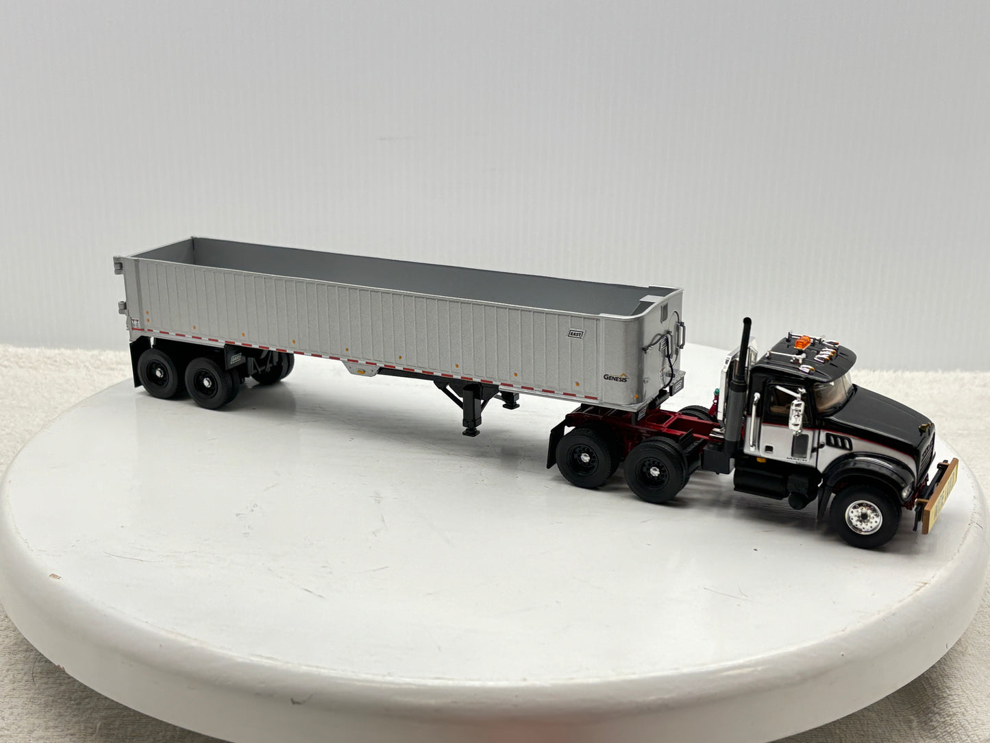 1/50 Mack Granite MP (Silver-Black)