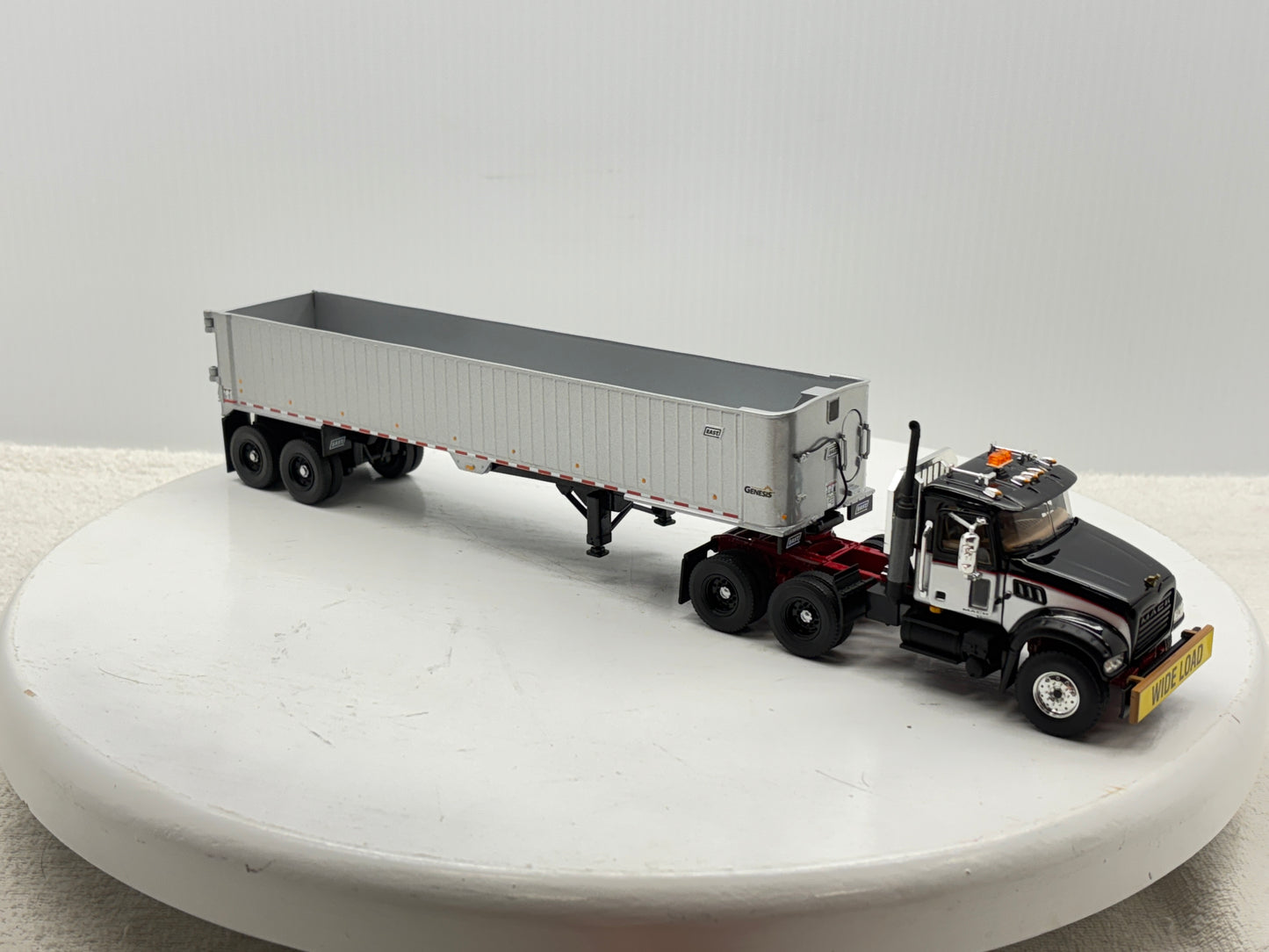 1/50 Mack Granite MP (Silver-Black)