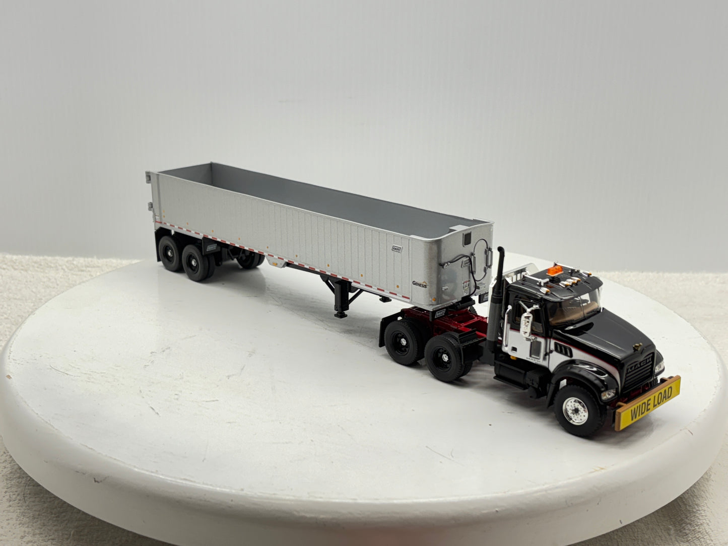 1/50 Mack Granite MP (Silver-Black)