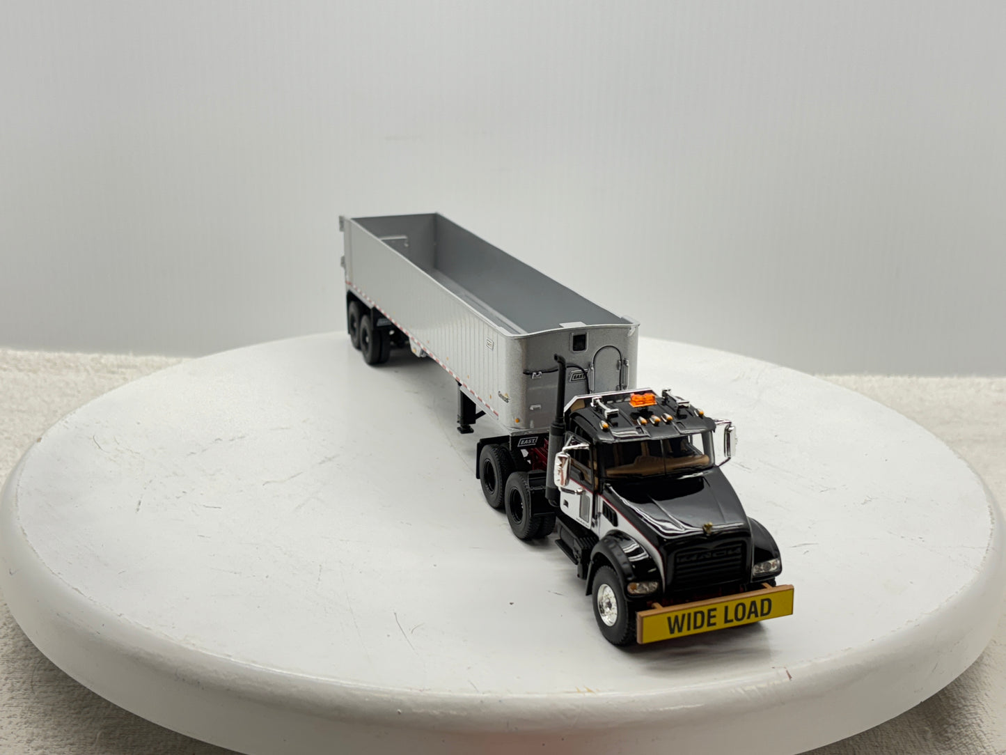 1/50 Mack Granite MP (Silver-Black)