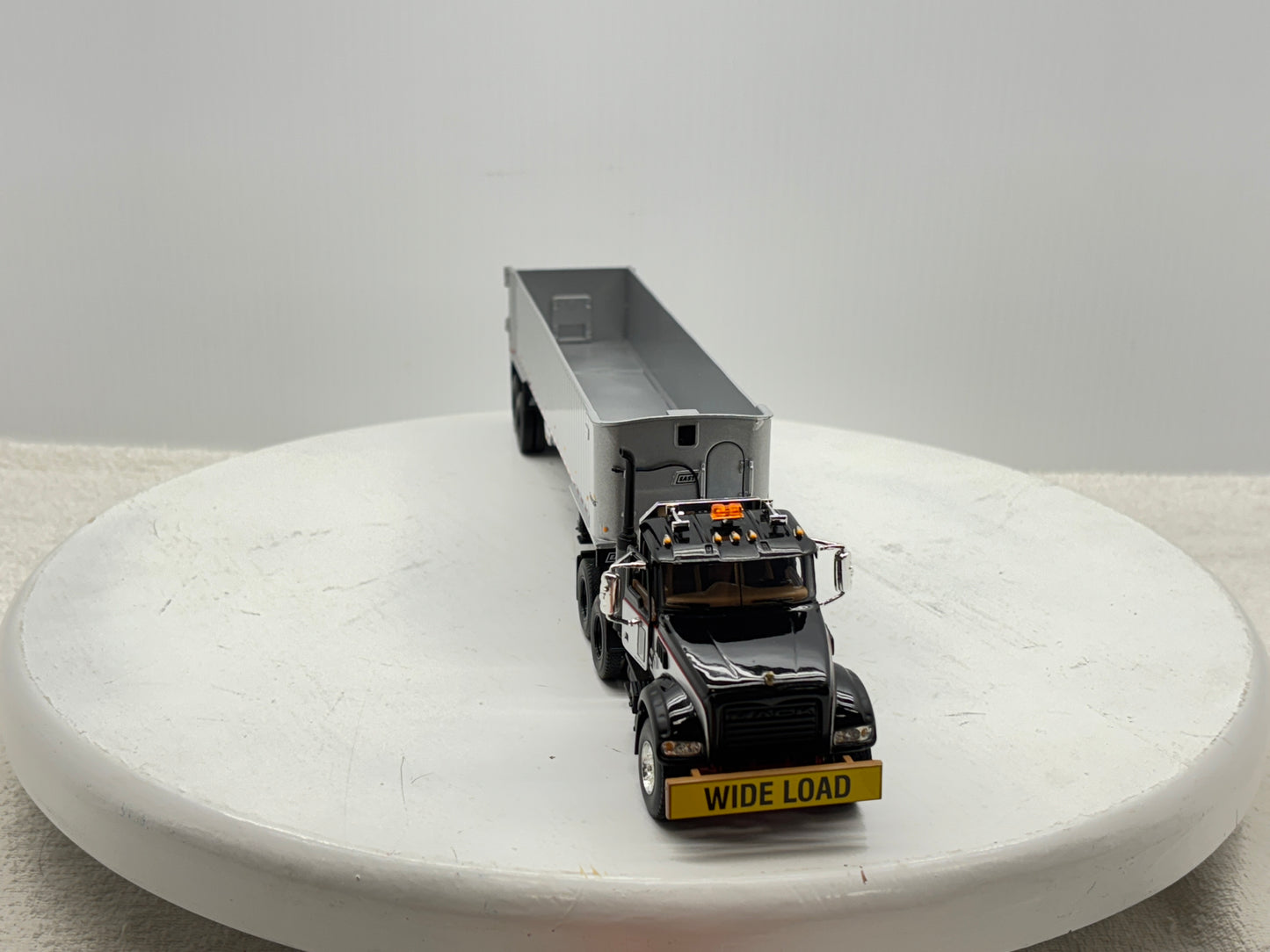 1/50 Mack Granite MP (Silver-Black)