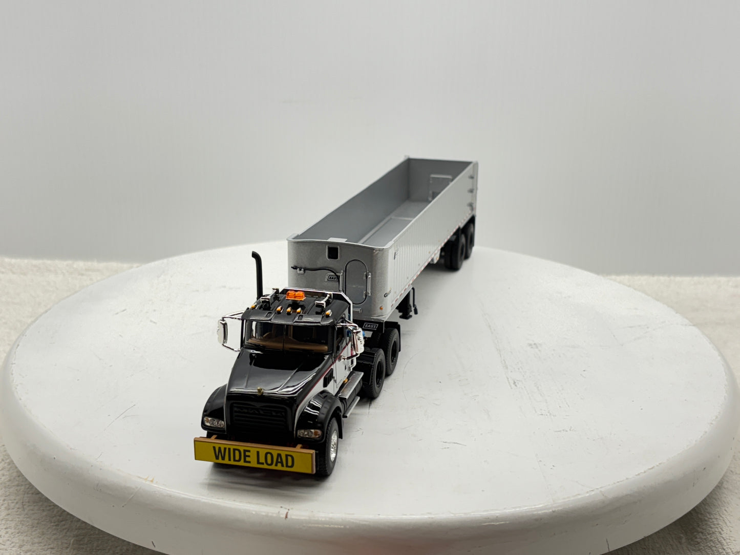 1/50 Mack Granite MP (Silver-Black)