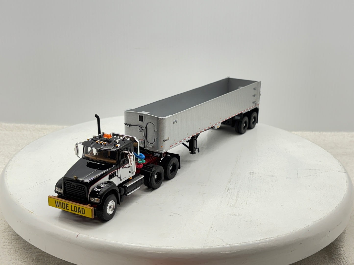1/50 Mack Granite MP (Silver-Black)