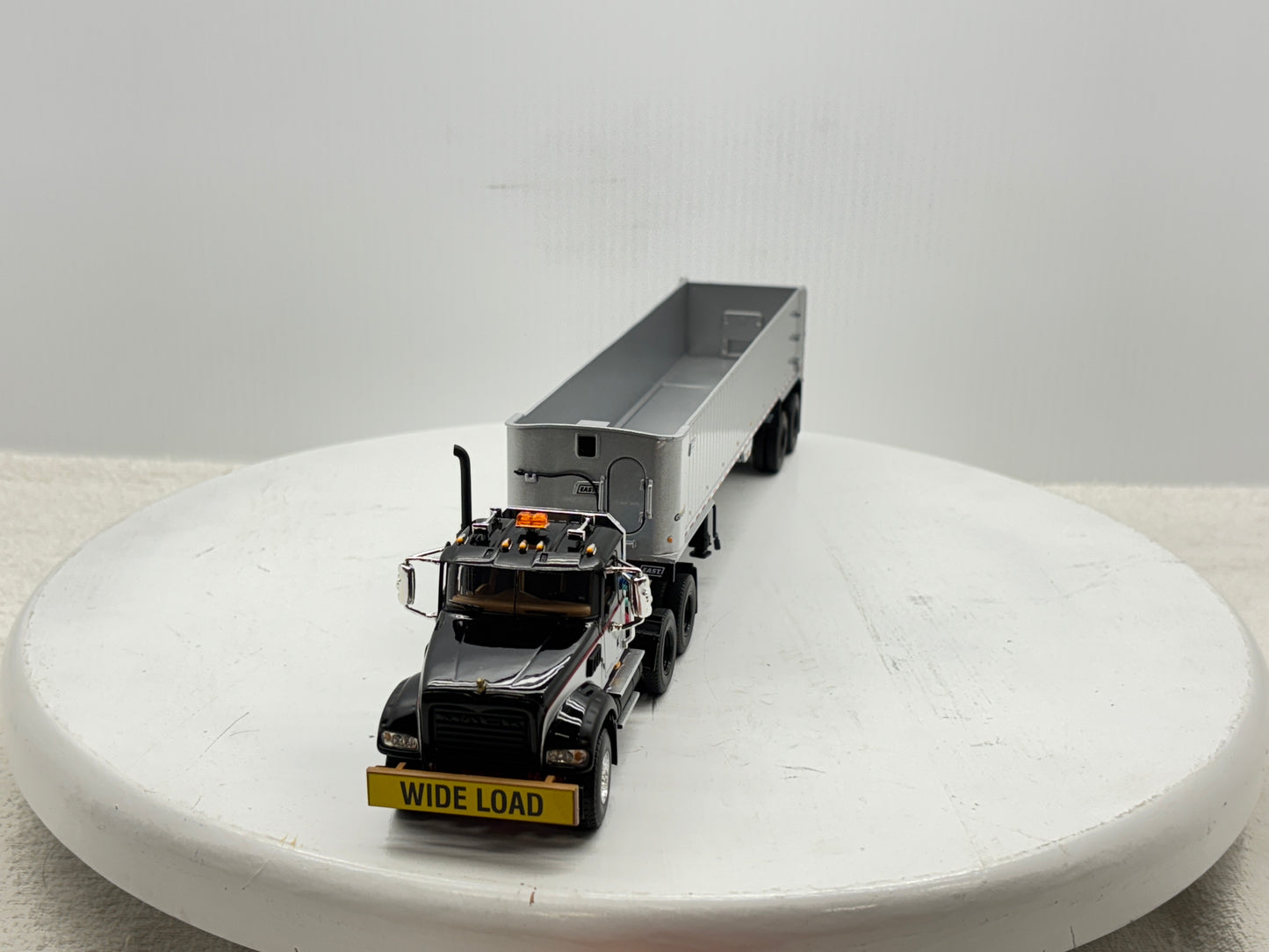 1/50 Mack Granite MP (Silver-Black)
