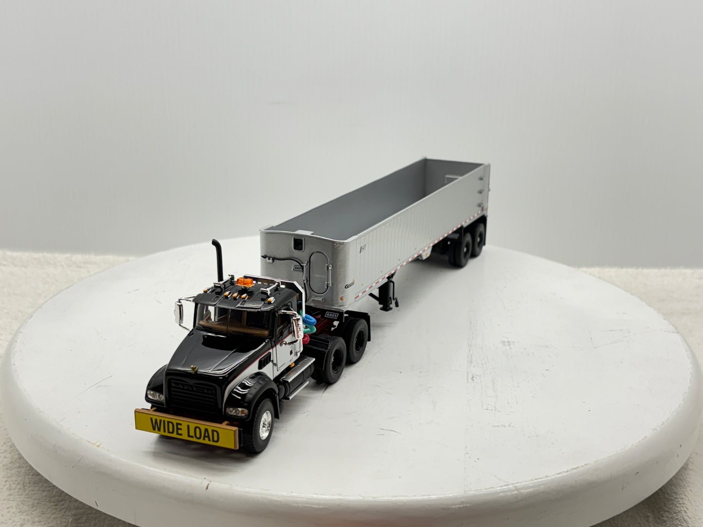1/50 Mack Granite MP (Silver-Black)