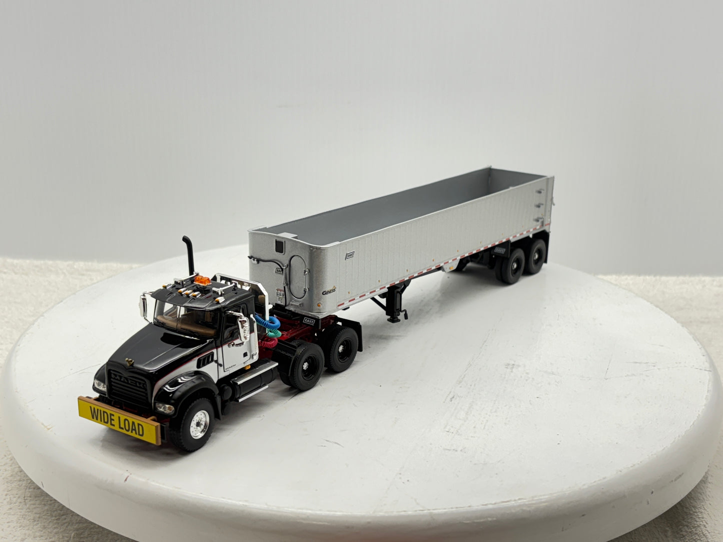 1/50 Mack Granite MP (Silver-Black)